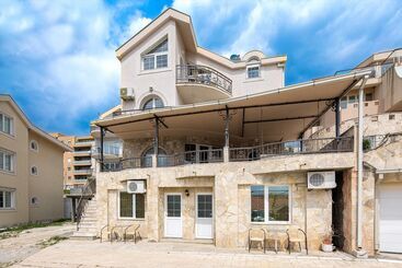 Adriatic Hill Apartments