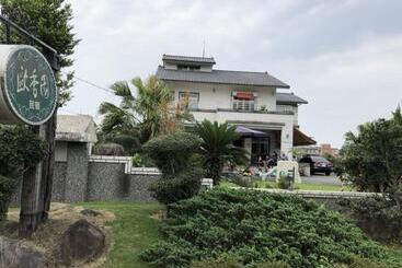 تختخواب و صبحانه European Villa