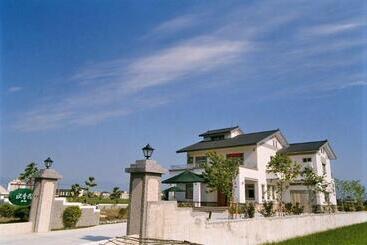 تختخواب و صبحانه European Villa