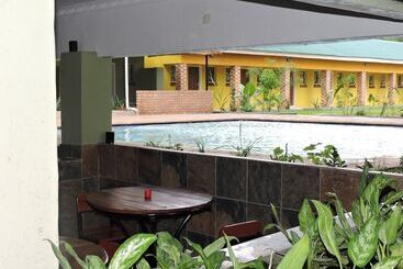 Café Zambezi House Of Africa   Hostel