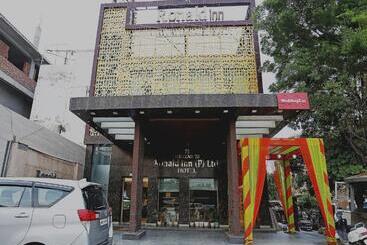 Super Capital O 8902 Hotel Ronald Inn