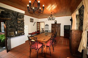 Gouveia Cottage By Analodges