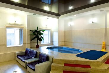 مسافرخانه Mandarin Hotel & Fitness Center