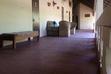 هتل Africa Strike Lodge