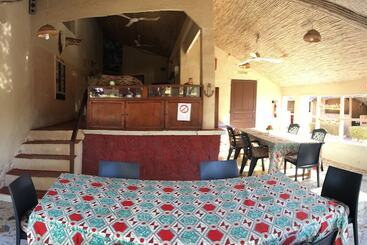 هتل Africa Strike Lodge