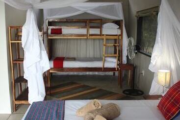 هتل Caprivi Mutoya Lodge And Campsite