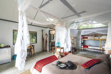 هتل Caprivi Mutoya Lodge And Campsite