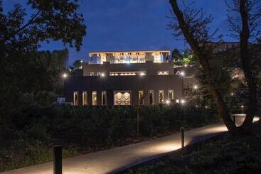 هتل Firriato Hospitality Cavanera Etnea Resort & Wine Experience