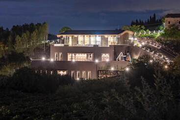هتل Firriato Hospitality Cavanera Etnea Resort & Wine Experience