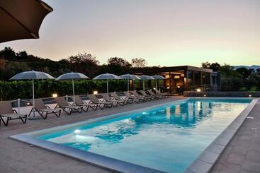 هتل Firriato Hospitality Cavanera Etnea Resort & Wine Experience
