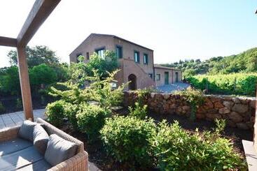 هتل Firriato Hospitality Cavanera Etnea Resort & Wine Experience