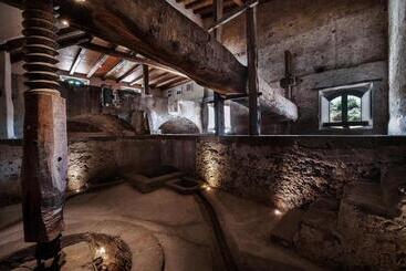 هتل Firriato Hospitality Cavanera Etnea Resort & Wine Experience
