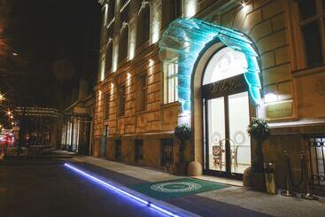 Le Premier Boutique Hotel