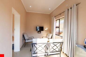 هتل Premier Guest Lodge