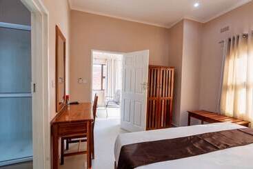 هتل Premier Guest Lodge