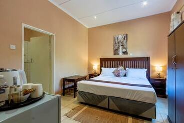 هتل Premier Guest Lodge