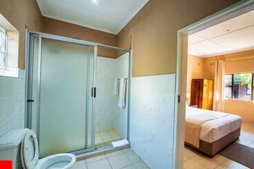 هتل Premier Guest Lodge