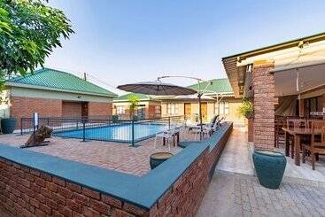 هتل Premier Guest Lodge