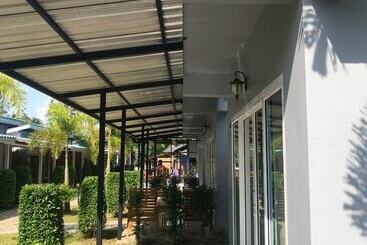 هتل Smile Resort Koh Mook