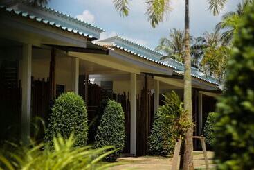 هتل Smile Resort Koh Mook