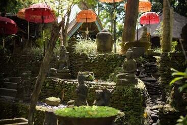 هتل Taman Nauli Boutique Rooms