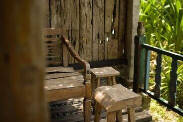هتل Taman Nauli Boutique Rooms