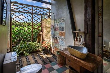هتل Taman Nauli Boutique Rooms