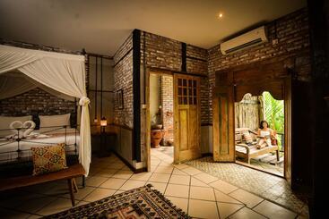 هتل Taman Nauli Boutique Rooms