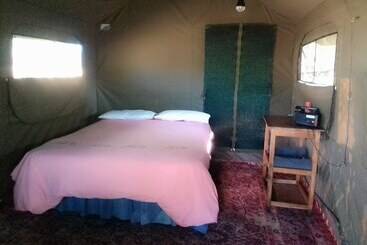 هتل Warthogs Safari Camp