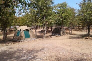 هتل Warthogs Safari Camp