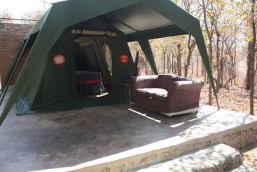 هتل Warthogs Safari Camp