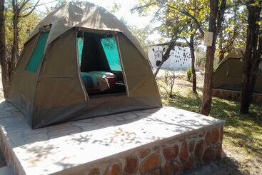 هتل Warthogs Safari Camp