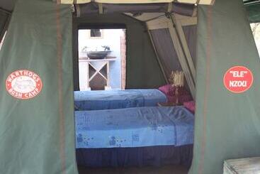 هتل Warthogs Safari Camp