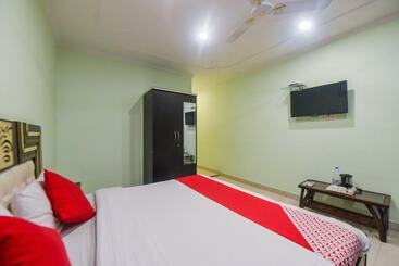Oyo 10566 Hotel Shanti Guest House