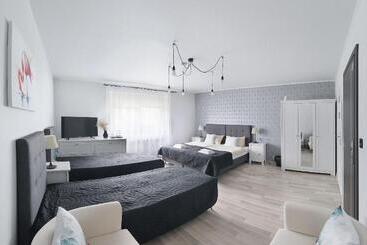 پانسیون 7th Room Guest House