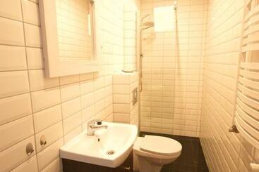 پانسیون 7th Room Guest House