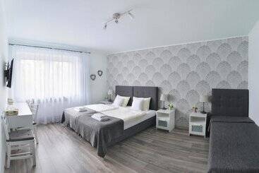 پانسیون 7th Room Guest House