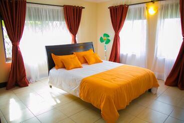 پانسیون Mission Guest House