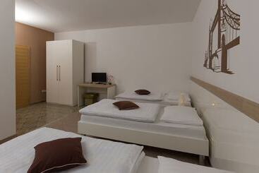 پانسیون Rooms Pleška Zagreb Airport