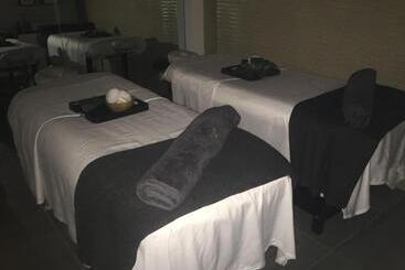 Royal Grand Hotel - Monrovia