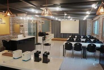 هاستل Sh Guesthouse