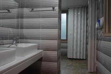 هاستل Sh Guesthouse