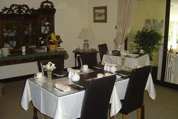 تختخواب و صبحانه Loe Lodge