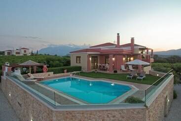 شقق خاصة سياحية Cretan Vineyard Hill Villa Private Pool, Panoramic View, Beautiful Vineyard