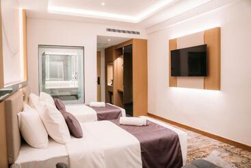 هتل Crystal Inn