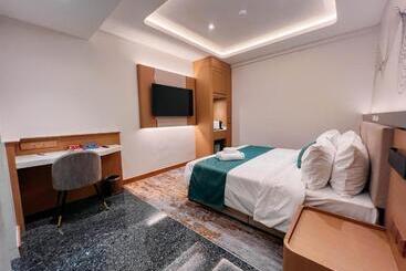 هتل Crystal Inn