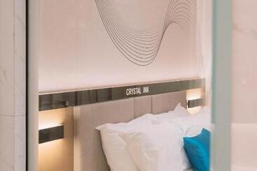 هتل Crystal Inn