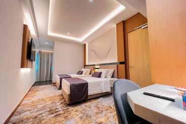 هتل Crystal Inn