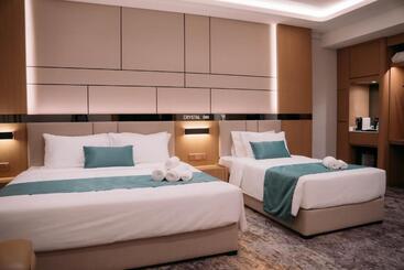 هتل Crystal Inn