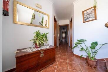 هتل Hostal Vista A La Sierra